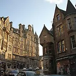 Modern And Charming 2 Bedroom Old Town Apartment